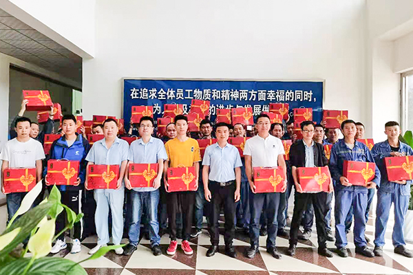 麥克威端午節合影