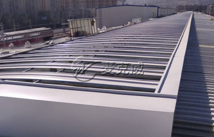 屋脊通風器(TC12型) 屋脊通風器(TC12型)